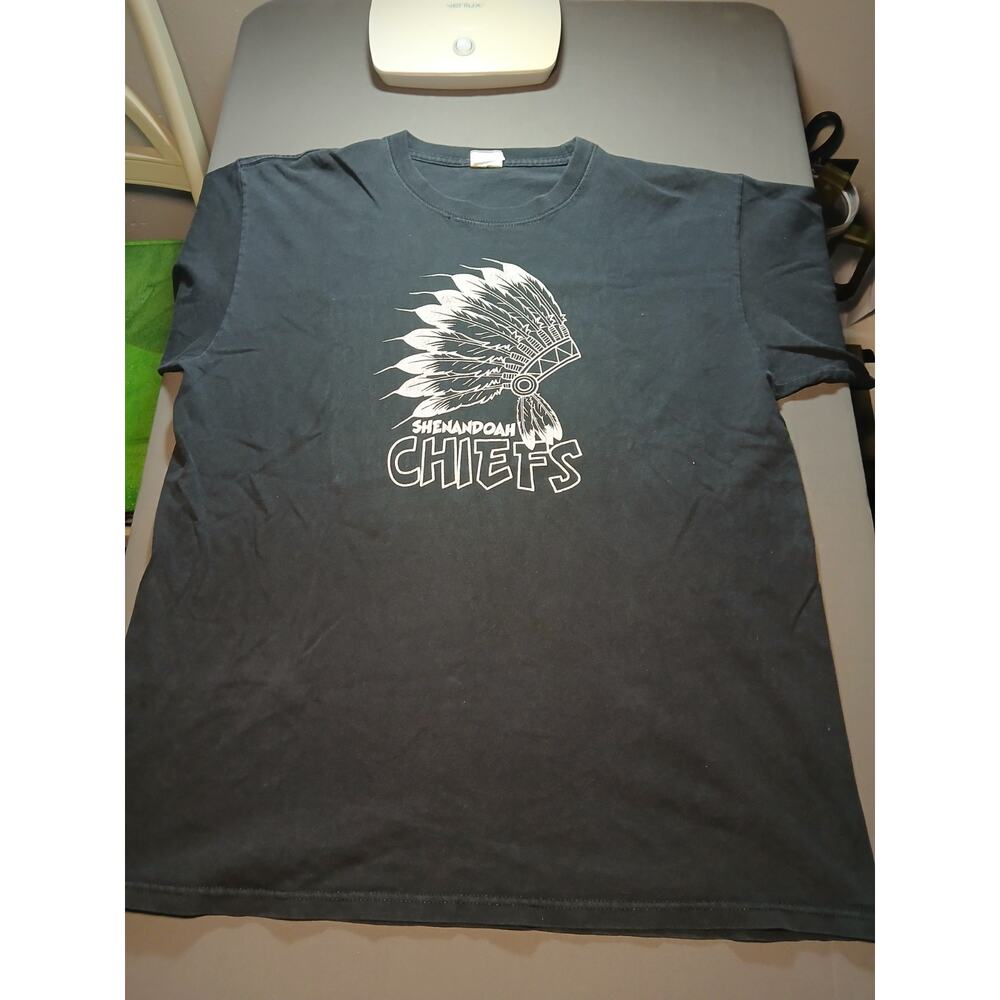 Shenandoah Chiefs Leader Distressed T Shirt Men's Size Large